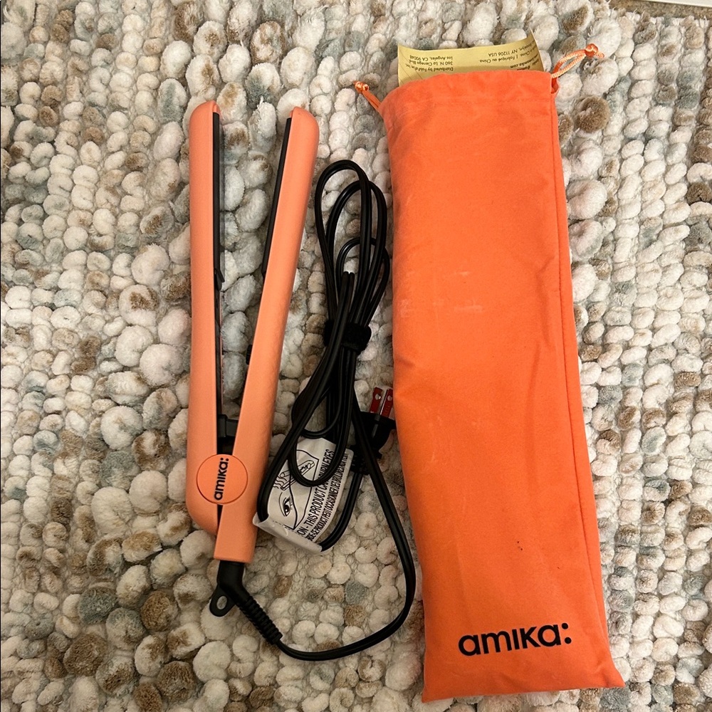 Amika Coral Hair Straightener with Pouch